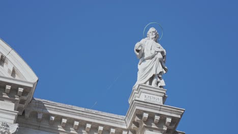 Estatua-De-Petrus-Acotantus-En-La-Iglesia-De-San-Roque