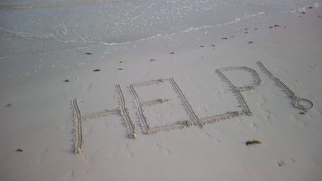 Hilfe!-In-Den-Sand-An-Einem-Strand-Eingeschrieben
