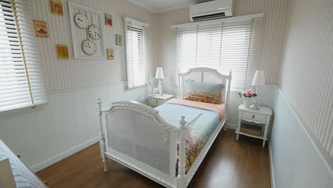 Vintage-Schlafzimmerdekoration-Mit-Einzelbett