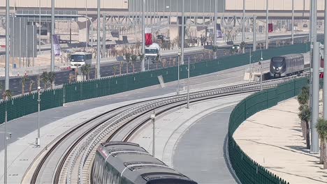 Die-U-Bahn-Von-Doha-Ist-Einer-Der-Schnellsten-Fahrerlosen-Züge-Der-Welt-Mit-Einer-Geschwindigkeit-Von-über-Hundert-Kilometern-Pro-Stunde