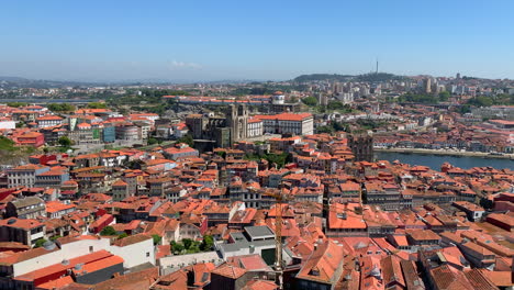 Aerial-view-of-Porto's-old-town-from-Dos-Clerigos-tower,-Portugal