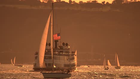 Ferry-cruising-in-San-Diego-harbor-at-sunset