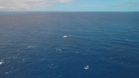 Solitary-Boat-in-The-Middle-of-Ocean
