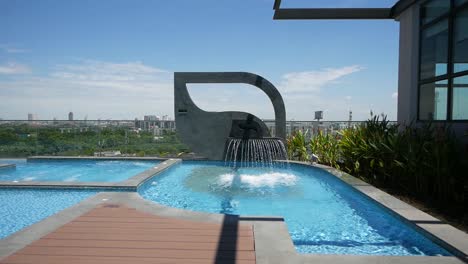 Rooftop-Swimming-Pool-with-the-City-View