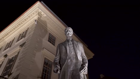 Statue-Von-Tgmasaryk,-Tschechoslowakischer-Präsident,-In-Der-Nacht,-Hradschin,-Prag,-Tschechien