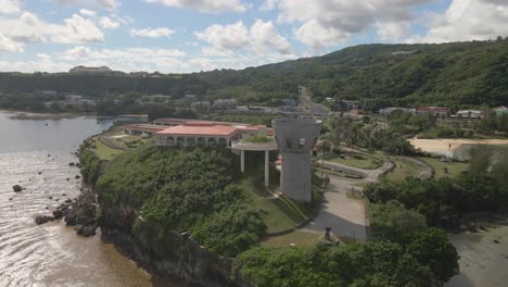Luftaufnahme,-Die-Den-Latte-Of-Freedom-Auf-Der-Insel-Guam-Umkreist