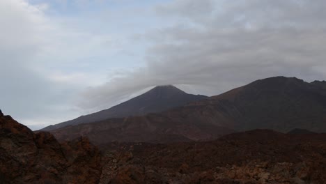 Timelapse-De-Las-Nubes-Moviéndose-Sobre-El-Teide,-Tenerife