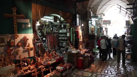 Bazaar-or-souk-in-old-city-Jerusalem,Israel