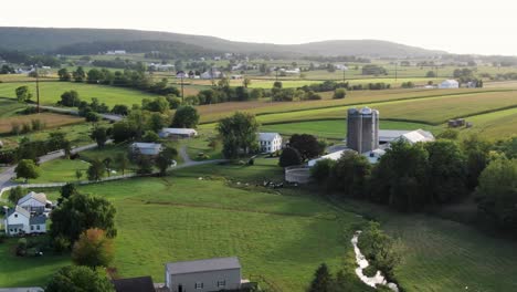 Landschaftsluftbild-Zeigt-Bauerngemeinde-In-Pennsylvania,-Vereinigte-Staaten,-USA
