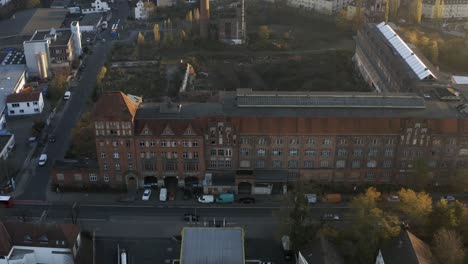Eine-Verlassene-Fabrikhalle-Wird-Zu-Neuem-Lebensraum-Für-Urbanen-Lifestyle-In-Einer-Deutschen-Innenstadt