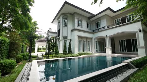 Modern-Luxury-Mansion-Exterior-Design