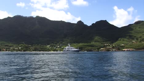 Small-yacht-in-Taiohae-bay,-Nuku-Hiva,-Marquesas-Islands,-French-Polynesia