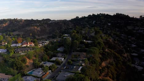 Aerial-panning-shot-of-a-foothill-community-in-Southern-CA