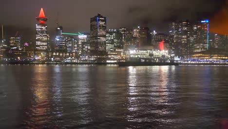 Nachts-In-Den-Hafen-Von-Vancouver-Einlaufen