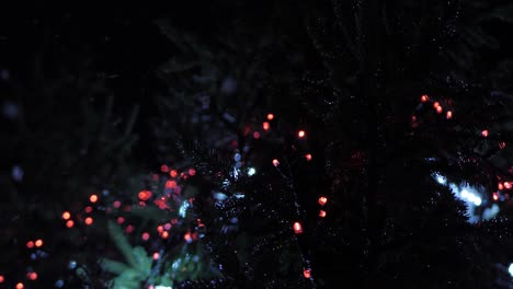 Weihnachtsbaum,-Der-Nachts-Mit-Lichtern-Geschmückt-Ist