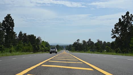Highway-to-Pha-Taem-National-Park-and-Mekong-River,-in-Thailand