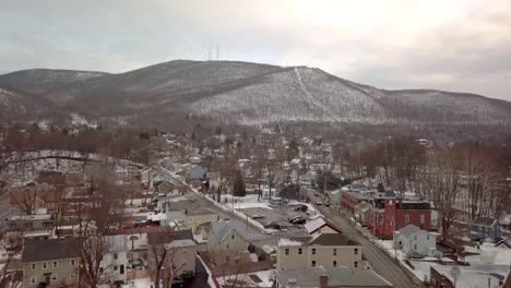 Aerial-footage-of-Beacon,-New-York-showing-Mount-Beacon-in-the-background-in-winter-with-snow-on-the-ground