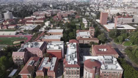 Aerial-forward-over-Campus-of-University-of-Southern-California,-Los-Angeles-USC