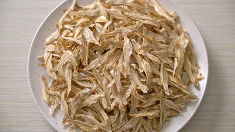 dried-small-crispy-bake-fish