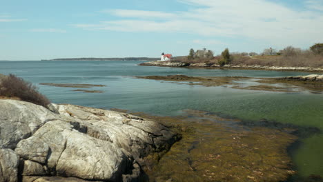 Niedrigwinkelantenne-Von-Hendrick&#39;s-Head-Lighthouse-In-Southport,-Maine,-USA
