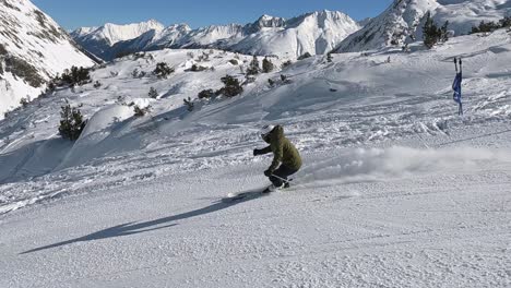 Esquí-Alpino-De-Acción-Con-Atleta-De-Esquí-Masculino.