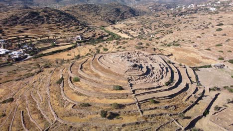 Sitio-Arqueológico-De-Skarkos---Asentamiento-De-La-Edad-De-Bronce-Temprana-En-La-Isla-De-Ios,-Cícladas,-Grecia