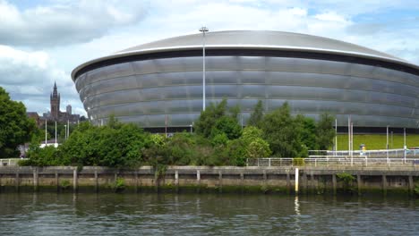 Close-Up-Dolly-Right-to-Left-Of-The-SSE-Hydro,-Glasgow