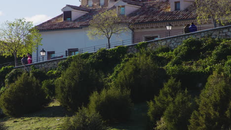 Einspielung-Von-Stadthäusern-In-Cuenca,-Spanien---Langsames-Herauszoomen