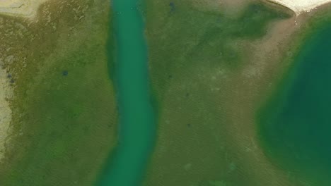 Vogelperspektive-Luftaufnahme-Der-Gewehrdammlücke,-Des-Grünen-Wassers-Und-Der-Landschaft,-Colorado-Usa