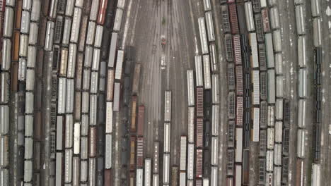 Zentralansicht-Von-Hunderten-Von-Eisenbahnwaggons