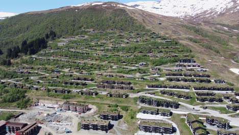 Myrkdalen-mountain-village-in-Voss-Norway---Full-panoramic-overview-of-vacation-homes-and-construction-site---Ski-slope-in-background