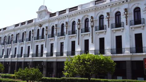 Edificio-Exterior-De-La-Embajada,-Edificio-Del-Museo-O-Edificio-Del-Gobierno