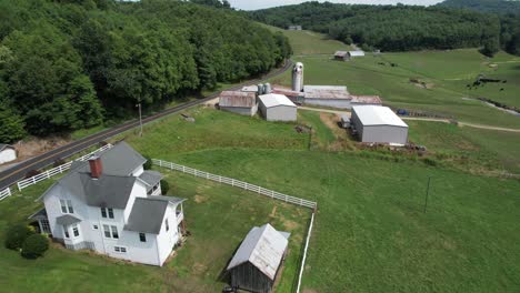 Wunderschöner-Farmkomplex-In-Ashe-County,-NC,-North-Carolina,-Nicht-Weit-Von-West-Jefferson-Und-Boone,-NC