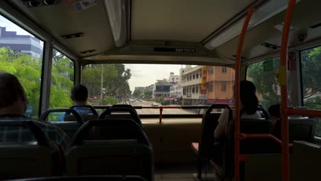 People-taking-bus-in-SIngapore