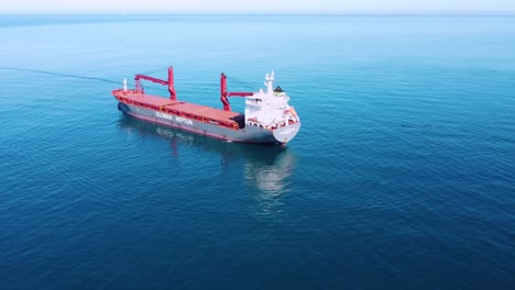 Leeres-Containerschiff,-Das-über-Den-Ozean-Segelt