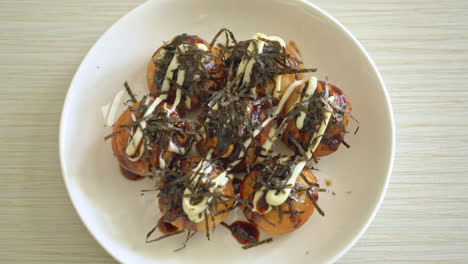 Takoyaki-Ballknödel-Oder-Oktopusbällchen---Japanischer-Essensstil