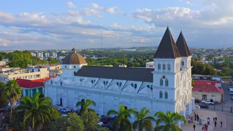 Luftaufnahme-Der-Kathedrale-Von-St.-James-The-Apostle-In-Gemeinschaft-Von-St.-James-The-Knights,-Dominikanische-Republik
