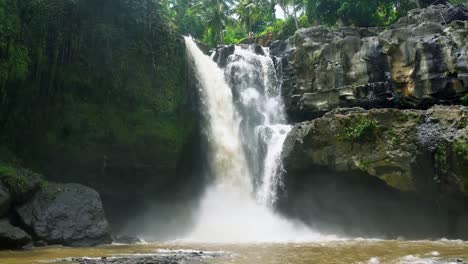 Tegenungan-Waterfall-in-Bali,-Indonesia