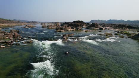 Aerial-left-panning-shot-of-water-stream-of-Narmada-river-at-Vadodara