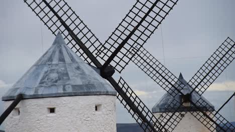 Famours-Windmills-Of-Spain,-Molinos-De-Viento-De-Consuegra