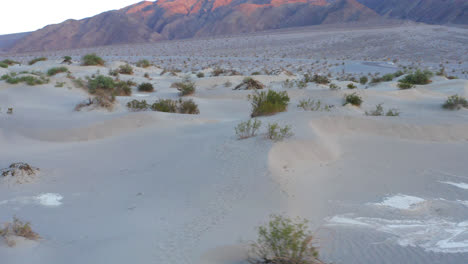 Death-Valley-Dünen-Während-Des-Sonnenuntergangs.-Drohnenaufnahme-Aus-Der-Luft