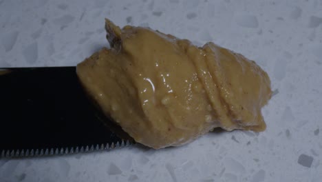 Close-Up-Pan-of-Peanut-Butter-on-a-Butter-Knife