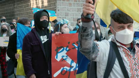 Ukrainer,-Die-In-Südkorea-Leben,-Protestieren-Gegen-Die-Russische-Invasion-In-Der-Innenstadt-Von-Seoul
