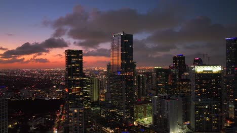 Schöne-Aussicht-Auf-Miami-Brickell-Bei-Sonnenuntergang