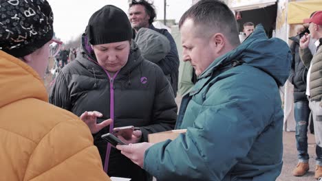 Refugees-from-Ukraine-register-free-sim-calling-cards