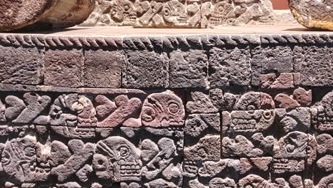 Vista-De-Rocas-Talladas-De-Origen-Azteca-En-Tenochtitlán,-Ciudad-De-México