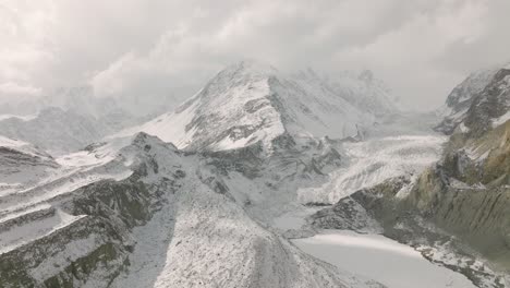 Passu-Cones,-Passu-Ist-Ein-Kleines-Dorf-In-Der-Nähe-Von-Gulmit-Im-Gilgit-baltistan