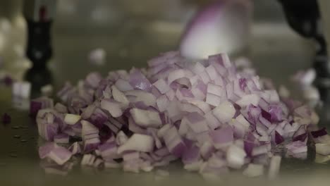 Chopping-red-onion.-Mass-production