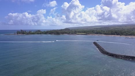 Aerial-view-of-two-watercraft-passing-at-Waialua-bay-in-Hale'iwa-Oahu