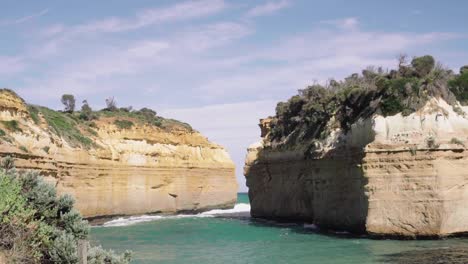 Waves-lapping-against-Loch-and-Gorge-Rock-Formation-along-Great-Ocean-Road,-Victoria,-Australia